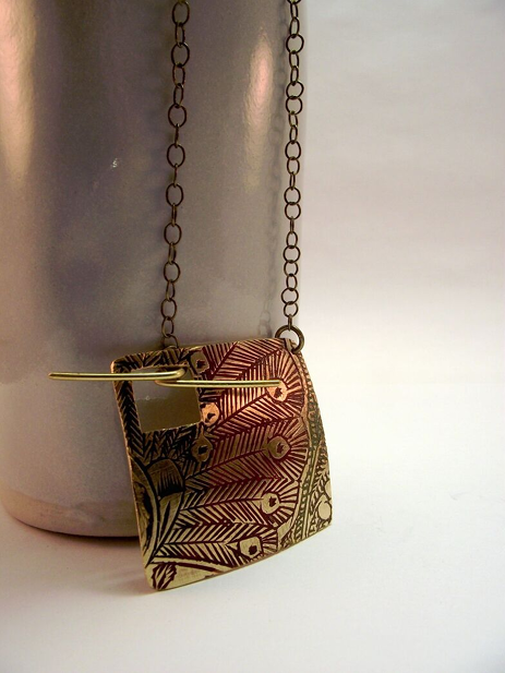 Small Brass Necklaces w/Clasp in Front-Wholesale